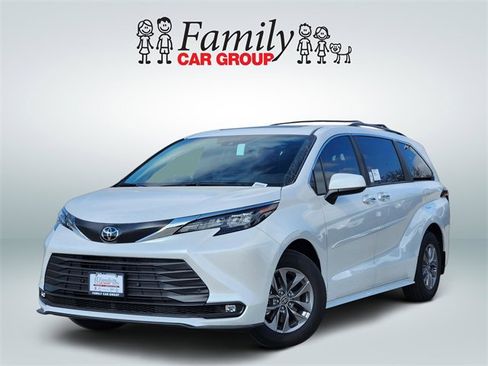 New 2026 Toyota Sienna XLE image 1