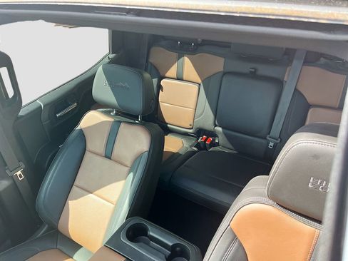 Used 2022 Chevrolet Silverado 1500 High Country image 23