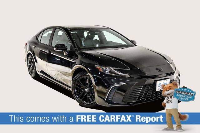 Used 2025 Toyota Camry SE w/ Convenience Package FWD image 2