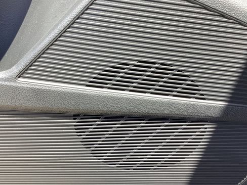 New 2026 Volkswagen Taos SE image 26