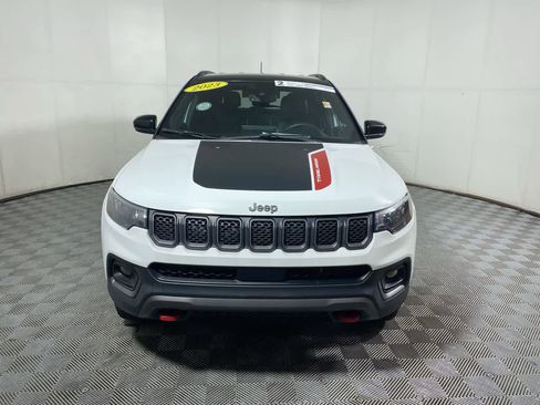 Used 2023 Jeep Compass Trailhawk image 10
