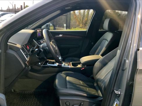 Used 2023 Audi Q5 2.0T Premium w/ Convenience Package image 7