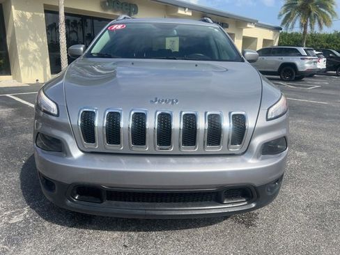 Used 2018 Jeep Cherokee Latitude Plus FWD image 2