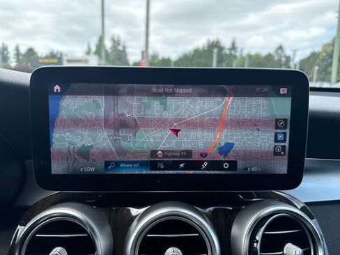Used 2020 Mercedes-Benz GLC 300 4MATIC w/ AMG Line image 16