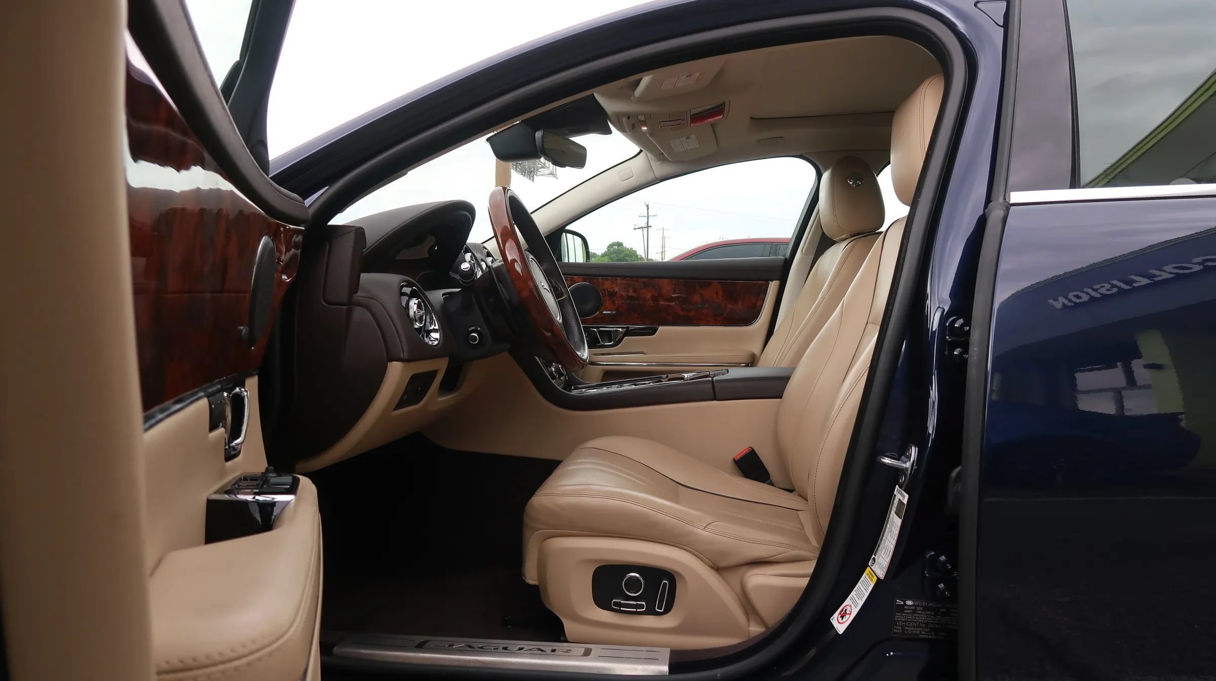 Used 2019 Jaguar XJ R-Sport RWD image 16