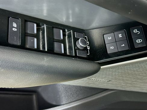 Used 2018 Land Rover Range Rover Velar R-Dynamic SE image 24