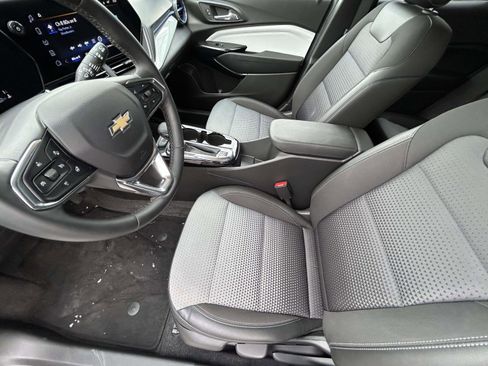 Used 2025 Chevrolet Trax LT w/ LT Convenience Package image 10