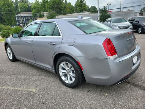 Used 2016 Chrysler 300 Limited RWD image 7