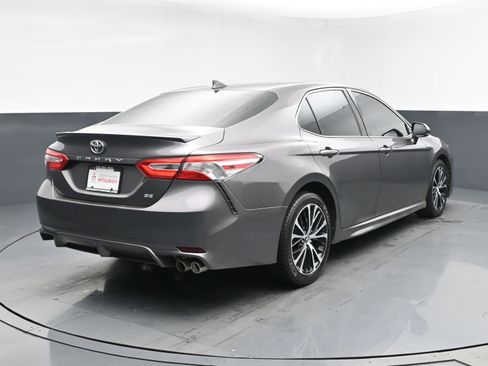 Used 2020 Toyota Camry SE w/ Carpet Mat Package image 22