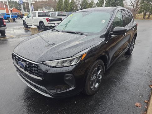Used 2024 Ford Escape ST-Line w/ Tech Pack #1 AWD/4WD image 4