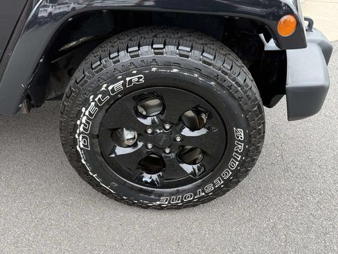 Used 2015 Jeep Wrangler Unlimited Sahara AWD/4WD image 12