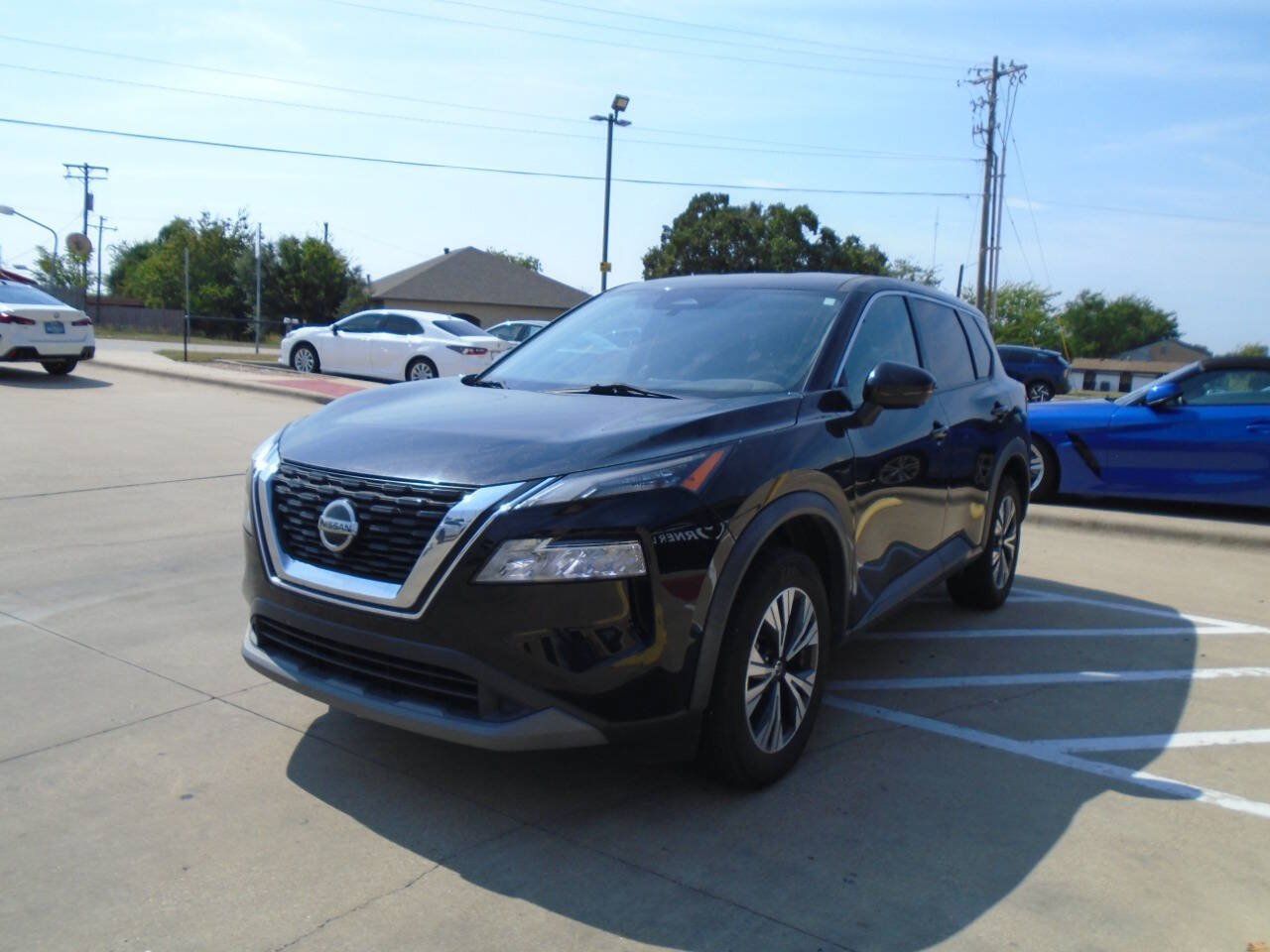 Used 2021 Nissan Rogue SV FWD image 2