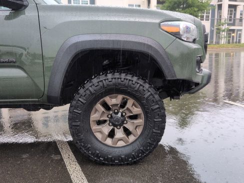 Used 2021 Toyota Tacoma TRD Off-Road w/ TRD Premium Off Road Package AWD/4WD image 11