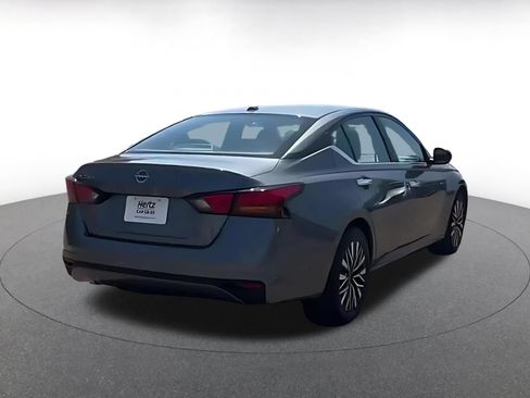 Used 2025 Nissan Altima 2.5 SV FWD image 11