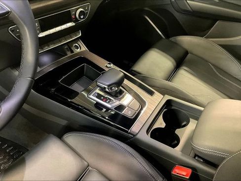 Certified 2025 Audi Q5 2.0T Premium image 17