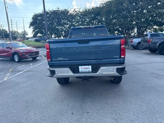 Used 2025 Chevrolet Silverado 2500 LTZ w/ LTZ Convenience Package AWD/4WD image 16