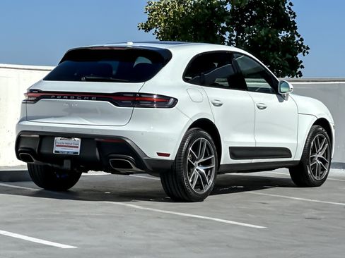 Certified 2026 Porsche Macan AWD/4WD image 8