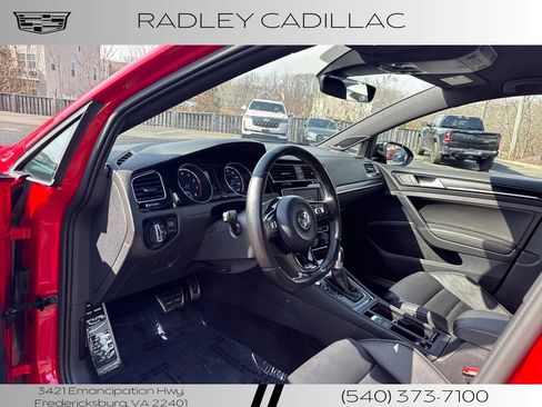 Used 2017 Volkswagen Golf 4-Door image 4