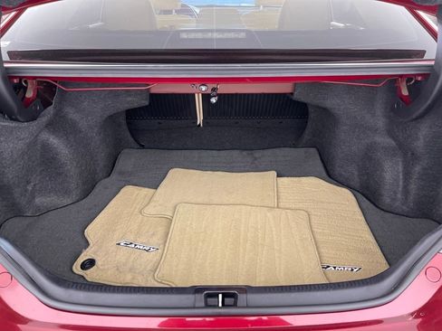 Used 2017 Toyota Camry XLE image 10