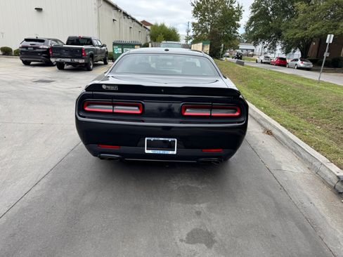Used 2019 Dodge Challenger R/T image 10