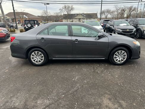Used 2014 Toyota Camry SE image 8