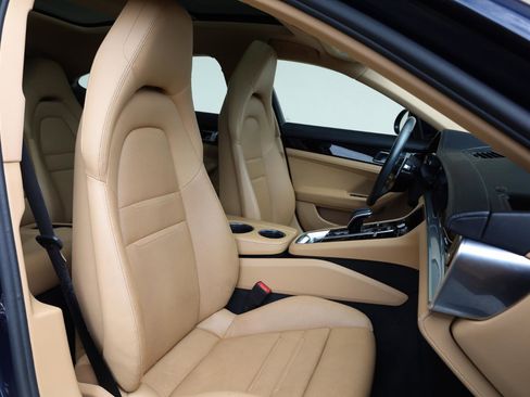 Used 2019 Porsche Panamera 4 AWD/4WD image 32
