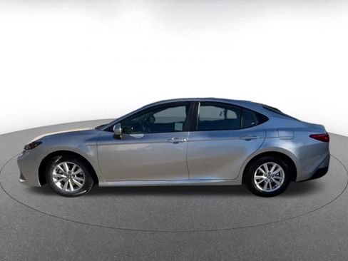 Used 2025 Toyota Camry LE image 9