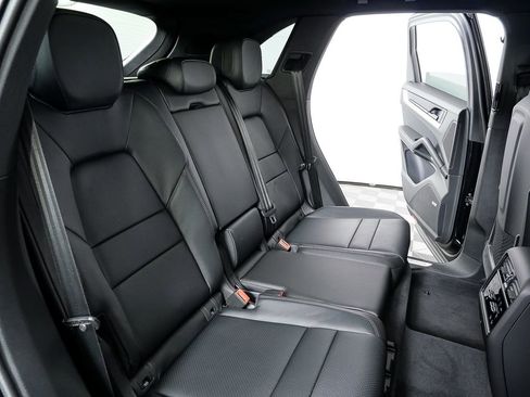 New 2026 Porsche Cayenne image 23