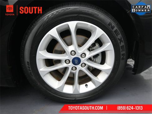 Used 2019 Ford Fusion SE image 28