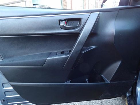 Used 2016 Toyota Corolla image 22