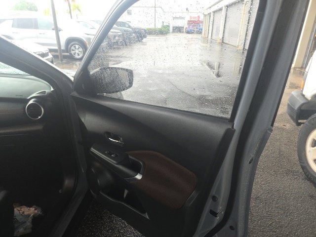 Used 2021 Nissan Kicks SR FWD image 14