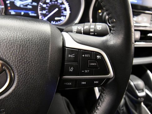 Used 2022 Toyota Highlander XLE image 20