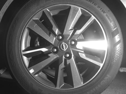 Used 2025 Nissan Versa SV FWD image 12