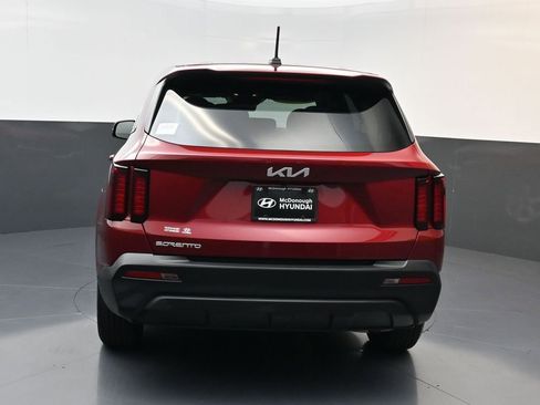 Used 2023 Kia Sorento LX FWD image 4
