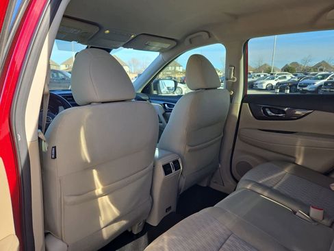 Used 2019 Nissan Rogue SV image 17