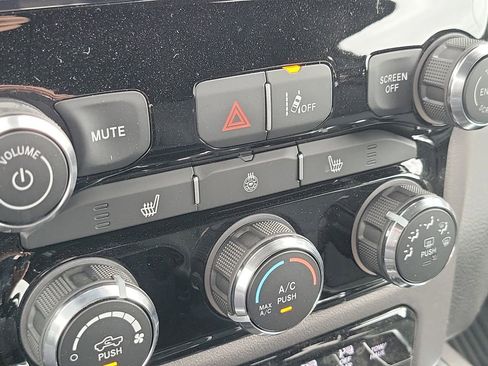 New 2026 RAM 1500 4x4 Crew Cab image 15