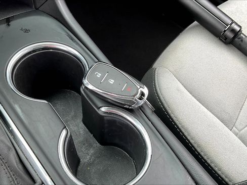 Used 2018 Chevrolet Equinox LT image 11