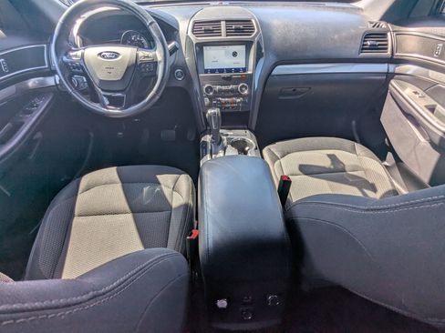 Used 2018 Ford Explorer XLT w/ Equipment Group 201A AWD/4WD image 27