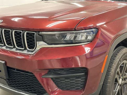 Used 2023 Jeep Grand Cherokee Laredo AWD/4WD image 31