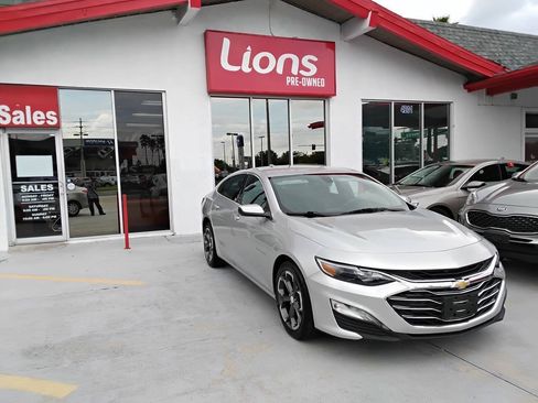 Used 2022 Chevrolet Malibu LT FWD image 3