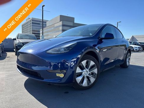 Used 2022 Tesla Model Y Long Range AWD/4WD image 1