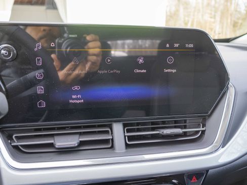 New 2026 Chevrolet Trax LT w/ Driver Confidence Package image 12