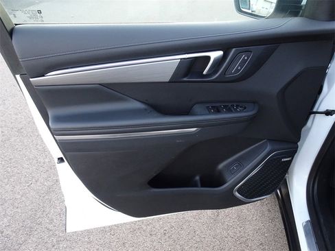 Used 2025 Buick Enclave Preferred image 12