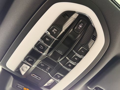 Certified 2024 Porsche Macan image 35