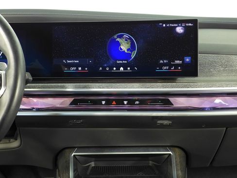 Used 2023 BMW 740i w/ Parking Assistance Package image 25