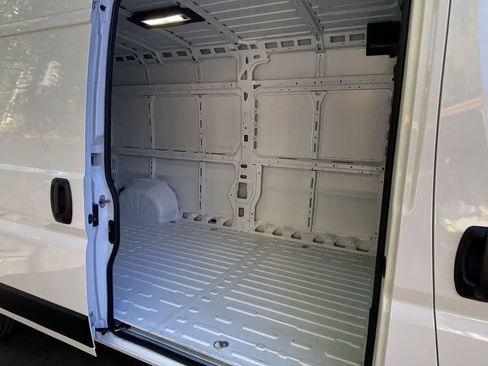 Used 2026 RAM ProMaster 2500 w/ Convenience Group FWD image 17