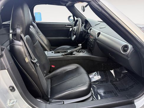 Used 2008 MAZDA MX-5 Miata Grand Touring w/ Premium Pkg image 19