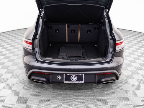 Certified 2025 Porsche Macan image 30