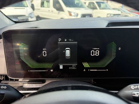 Used 2025 Kia Carnival FWD image 11