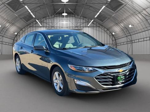 Used 2019 Chevrolet Malibu LS image 2